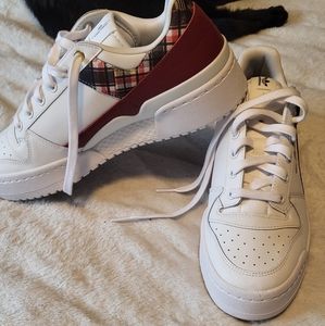 Womens Adidas sz 8.5